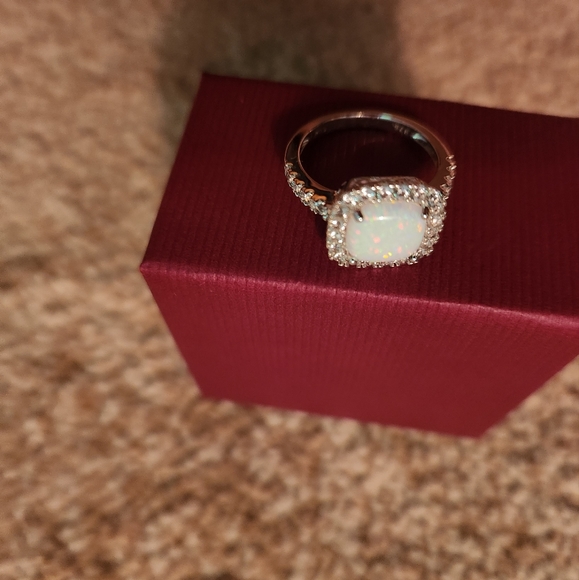 White opal cushion cut ring - Picture 3 of 5